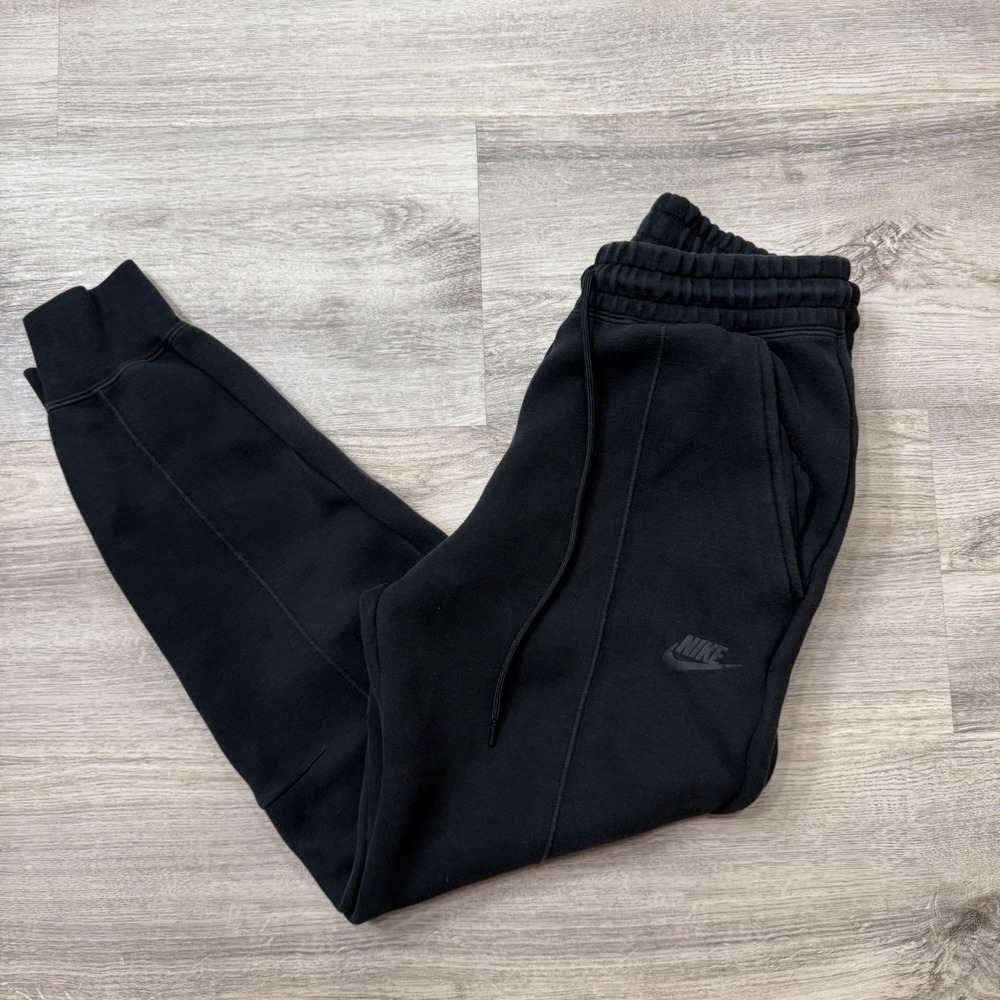 Nike Sportswear Fleece Joggers Black Tapered Sweatpants Small Seam Detail
